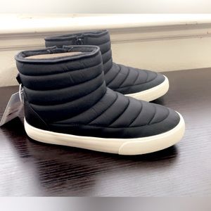 Girl boots shoe width medium